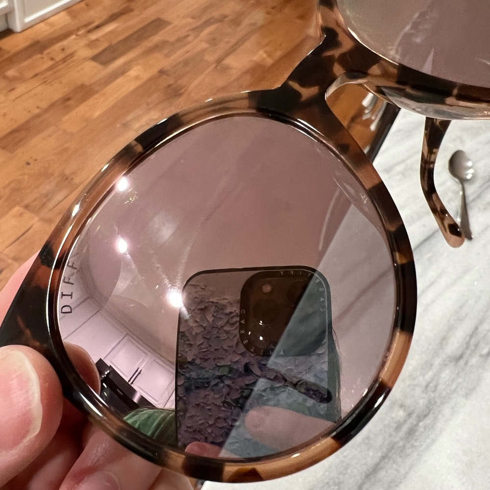 Diff sunglasses. - Picture 4 of 4